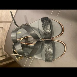 Women flat sandals